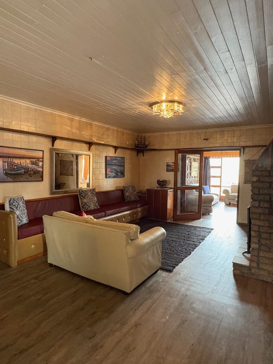 Living room, Photo of the whole room, Decorative detail