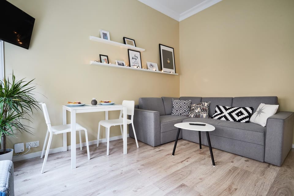 Kitchen or kitchenette, Living room, Family