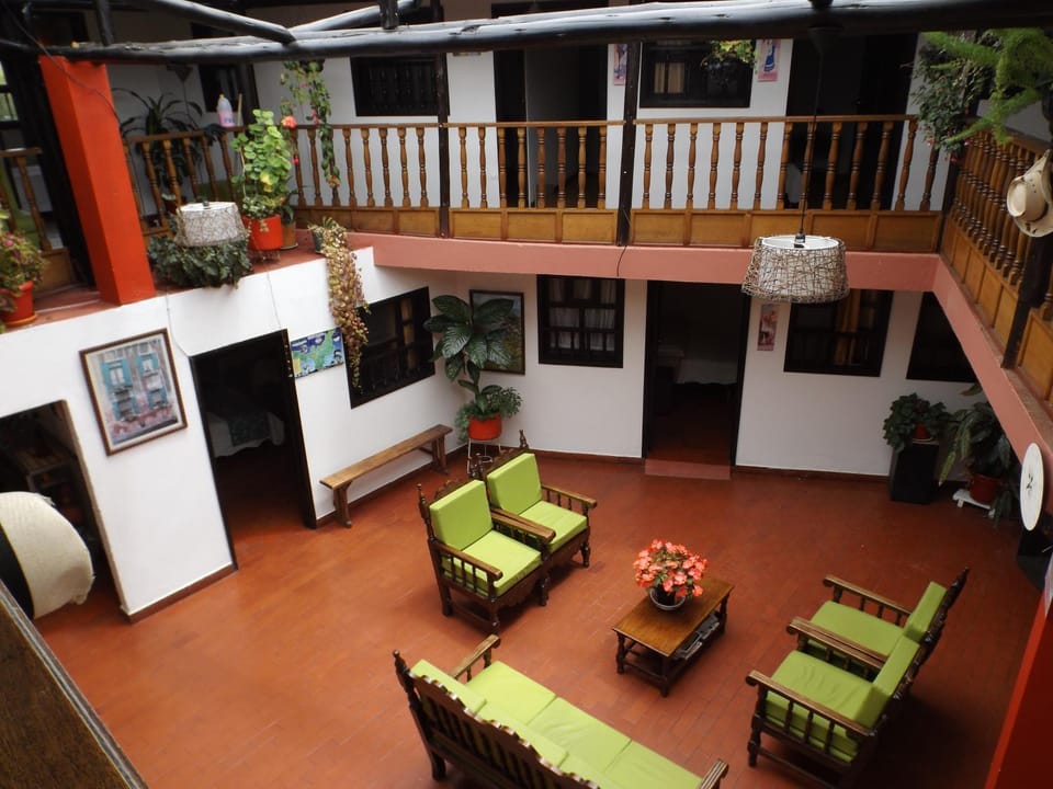 Communal lounge/ TV room