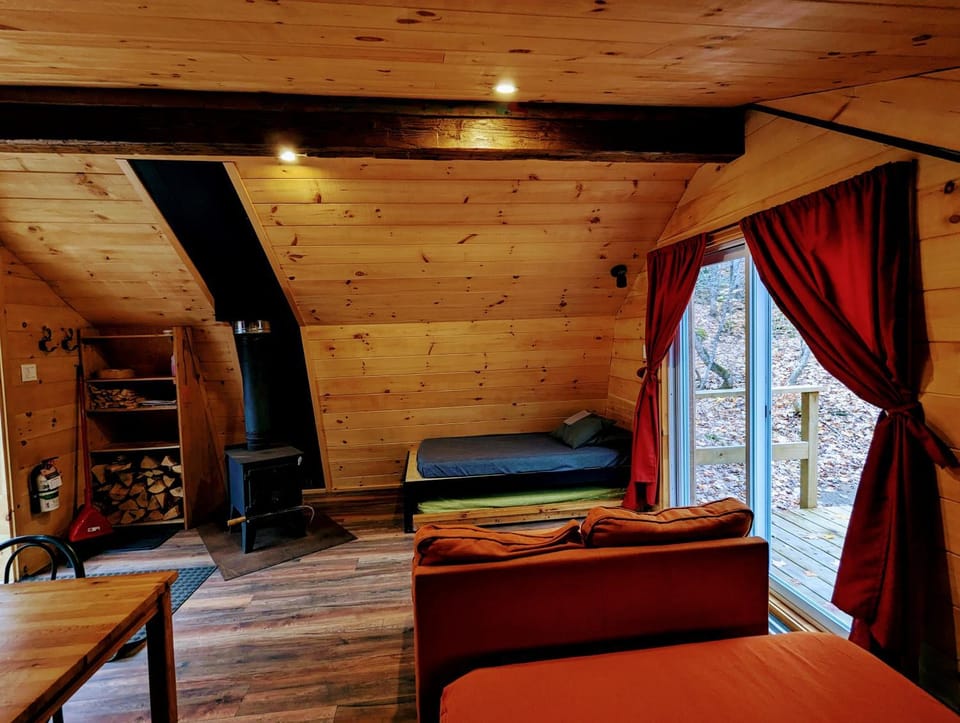 Aux Berges du lac Castor Luxury tent in Saint-Alexis-des-Monts