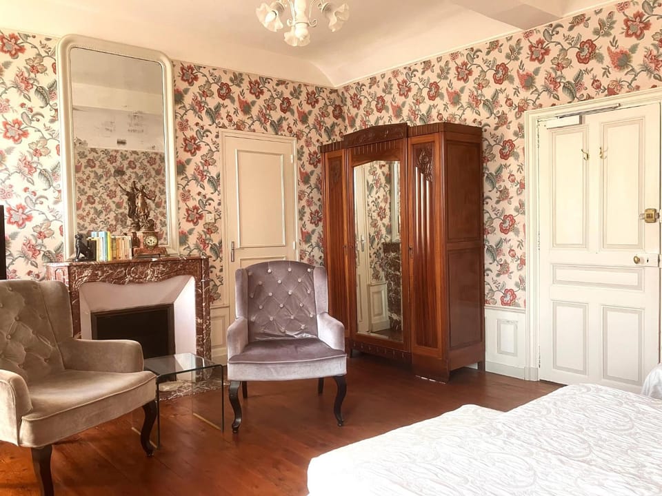 Bed, Photo of the whole room, Bedroom, wardrobe