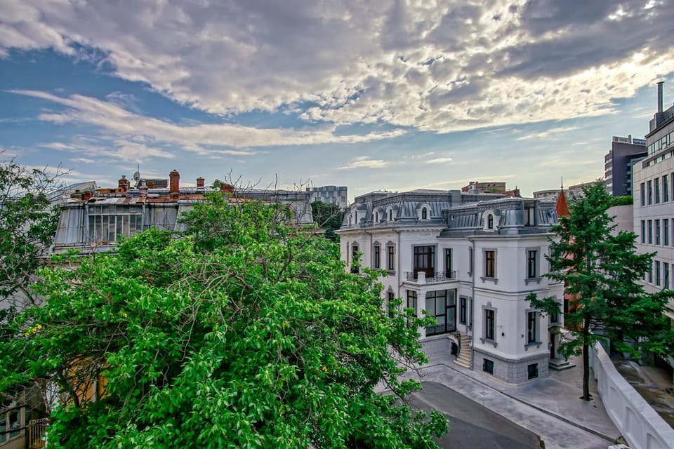 City view, Street view