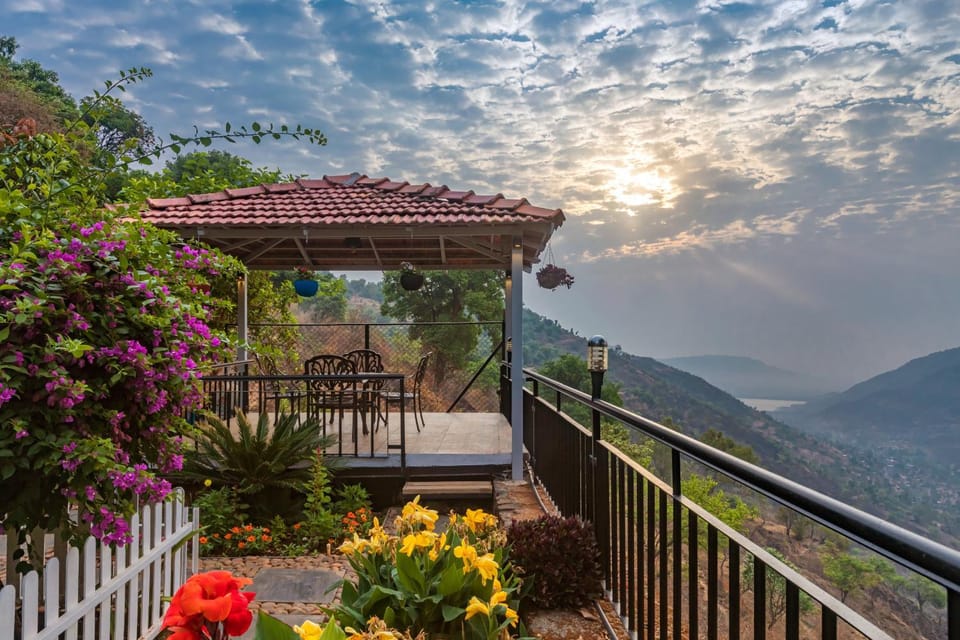 Patio, Spring, Day, Natural landscape, Garden, View (from property/room), Balcony/Terrace, Garden view, Lake view, Mountain view, Sunrise, Sunset