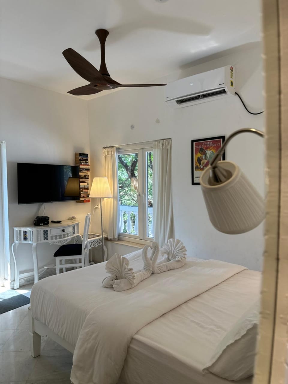 Bed, Photo of the whole room, Bedroom, towels, air conditioner