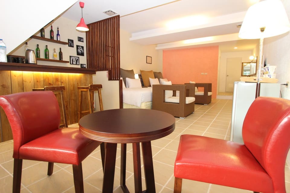 People, Photo of the whole room, Sea view, Family