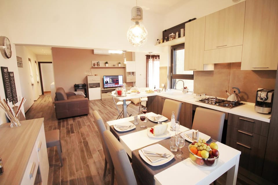 TV and multimedia, Coffee/tea facilities, Kitchen or kitchenette, Living room, Seating area, Dining area, dishwasher, minibar, pet friendly, stove, toaster