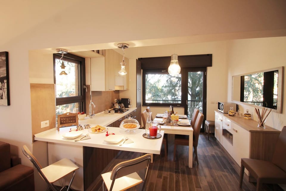TV and multimedia, Kitchen or kitchenette, Living room, Seating area, Dining area, hair dresser