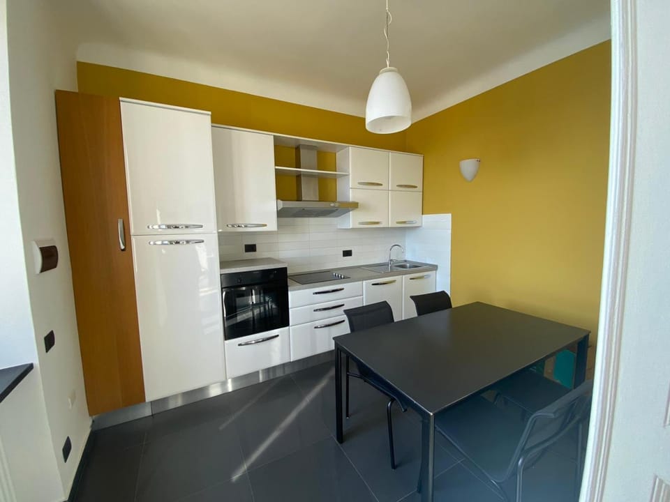 Kitchen or kitchenette, Dining area, pet friendly, stove