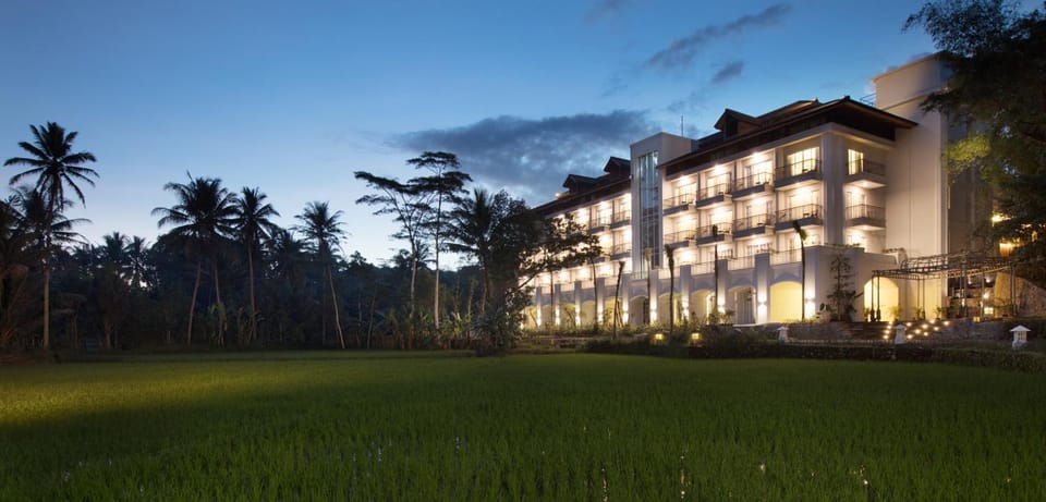 Property building, Garden, Balcony/Terrace, Lobby or reception, Garden view, Area and facilities, Area and facilities, Time of day