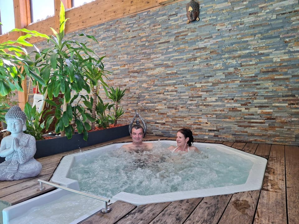 Les Chalets du Lac Belcaire Campground/ 
RV Resort in Catalonia