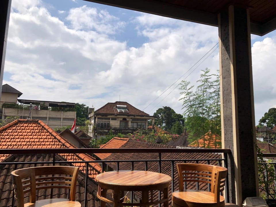Property building, Balcony/Terrace, Balcony/Terrace, Seating area