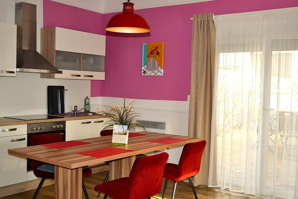 Dining area, kitchen