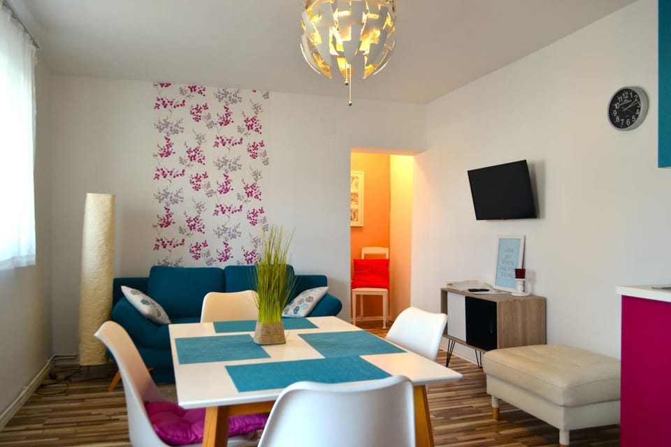 TV and multimedia, Living room, Dining area