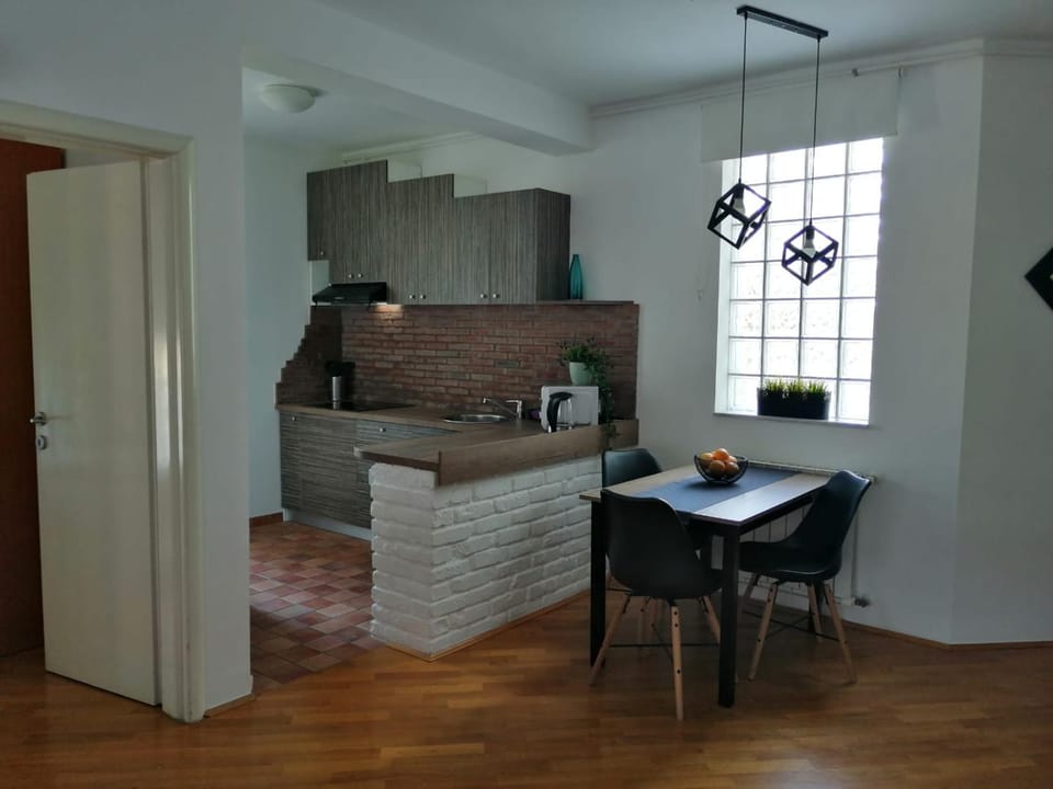Kitchen or kitchenette, Seating area, Dining area