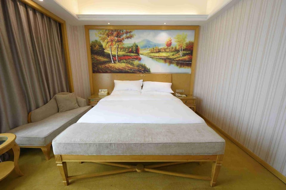 Vienna International Hotel Shanghai Malu Station Hotel in Shanghai