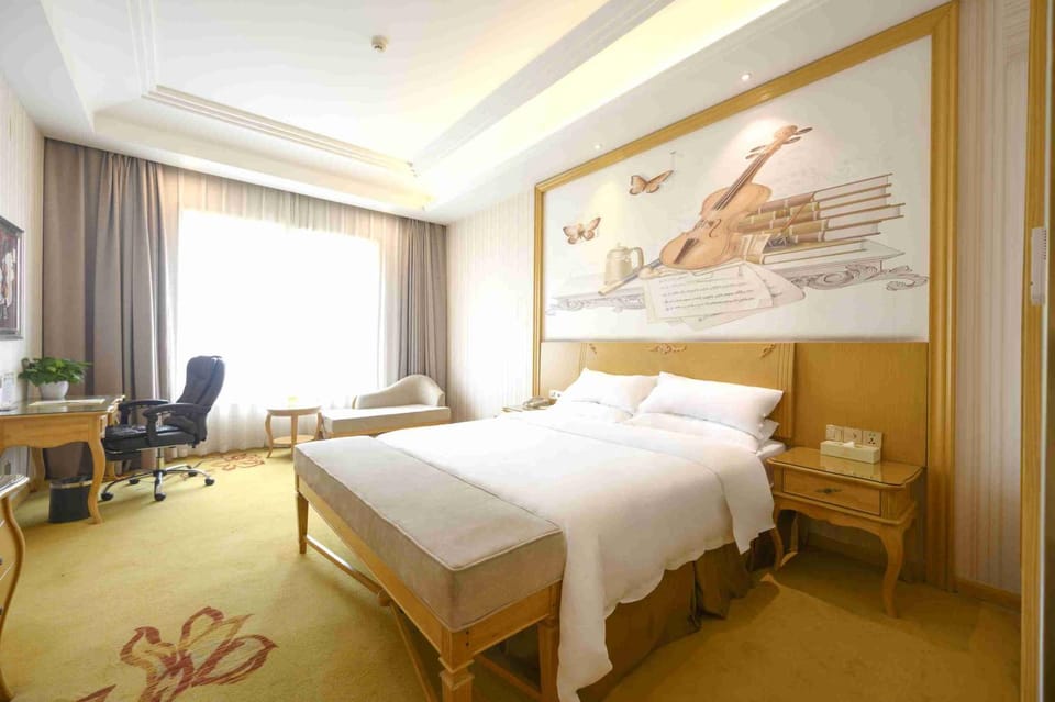 Vienna International Hotel Shanghai Malu Station Hotel in Shanghai