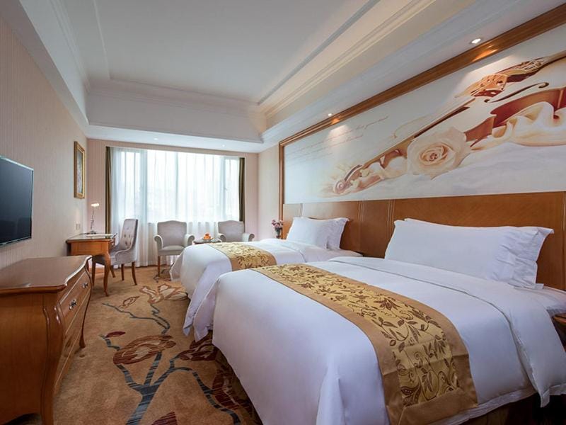 Vienna International Hotel Guangzhou Xintang Jean Fangzhicheng Hotel in Guangzhou