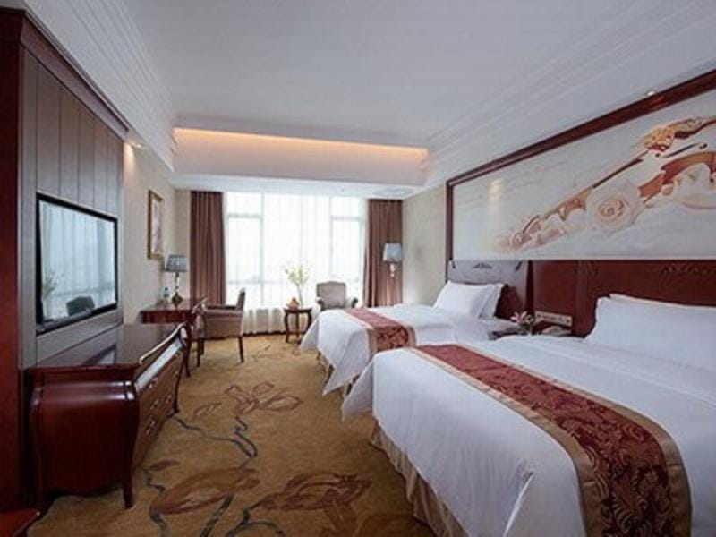 Vienna International Hotel Dongguan Chang'an North Station Hotel in Shenzhen