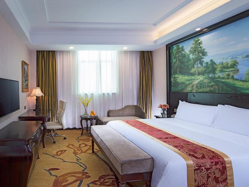 Vienna International Hotel Shenzhen South Huanguan Road Hotel in Shenzhen