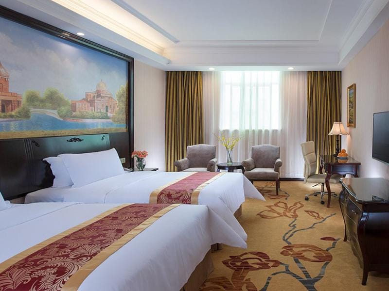 Vienna International Hotel Shenzhen South Huanguan Road Hotel in Shenzhen