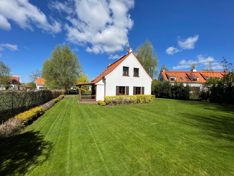 Property building, Garden, Balcony/Terrace, Garden view