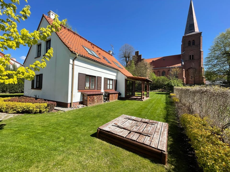Property building, Garden, Balcony/Terrace, Garden view