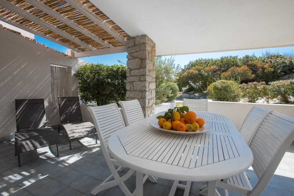 Patio, Dining area