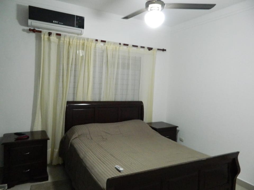 Bed, Photo of the whole room, Bedroom, air conditioner