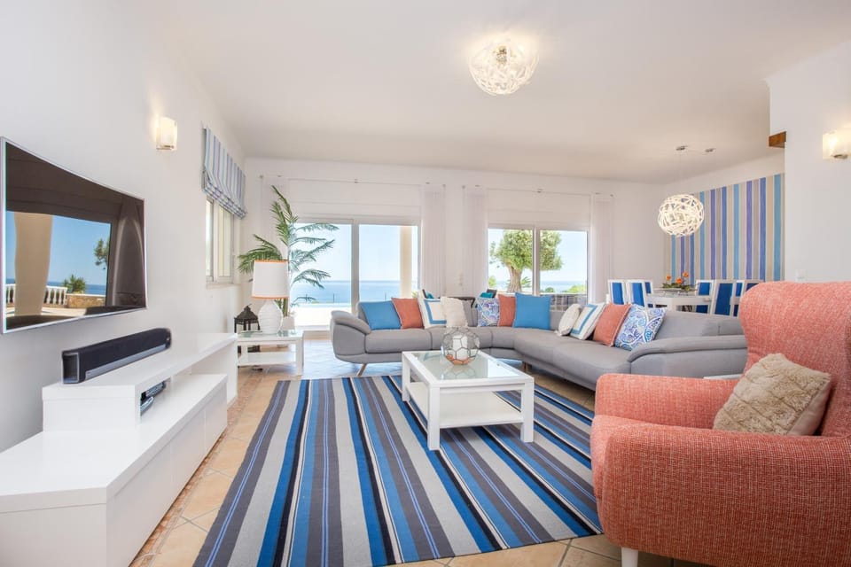 Communal lounge/ TV room, TV and multimedia, Living room, Seating area, Evening entertainment