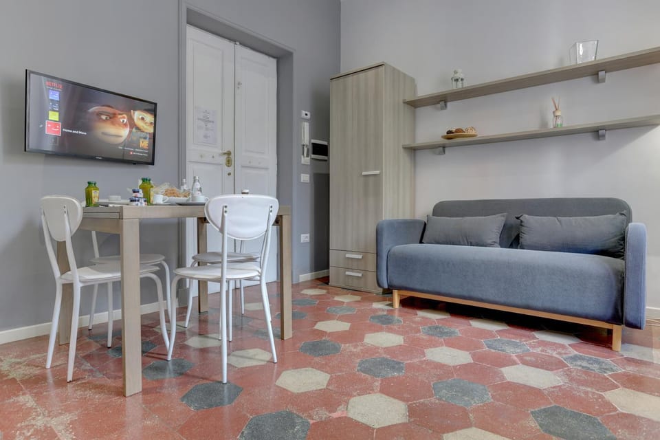 TV and multimedia, Kitchen or kitchenette, Living room, Dining area