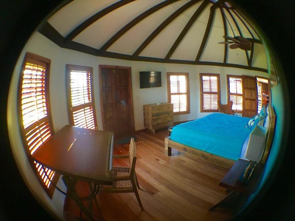 Exotic High End Unique Off-The-Grid Treehouse, steps away from the Mopan River! Villa in Cayo District