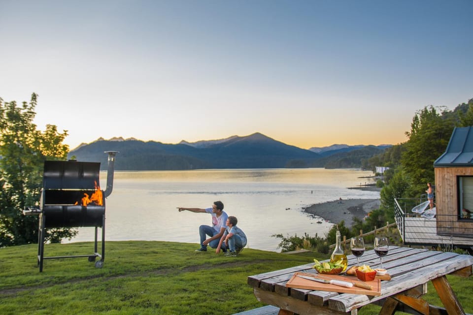 Day, Natural landscape, BBQ facilities, Garden, Lake view, Mountain view, group of guests, Family, Family, pet friendly, pet friendly