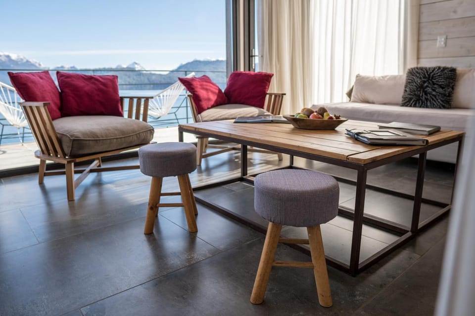 Balcony/Terrace, Living room, Dining area, Lake view, Mountain view