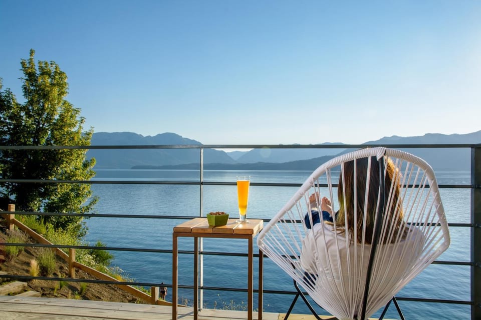 Day, Natural landscape, Balcony/Terrace, Lake view, Mountain view