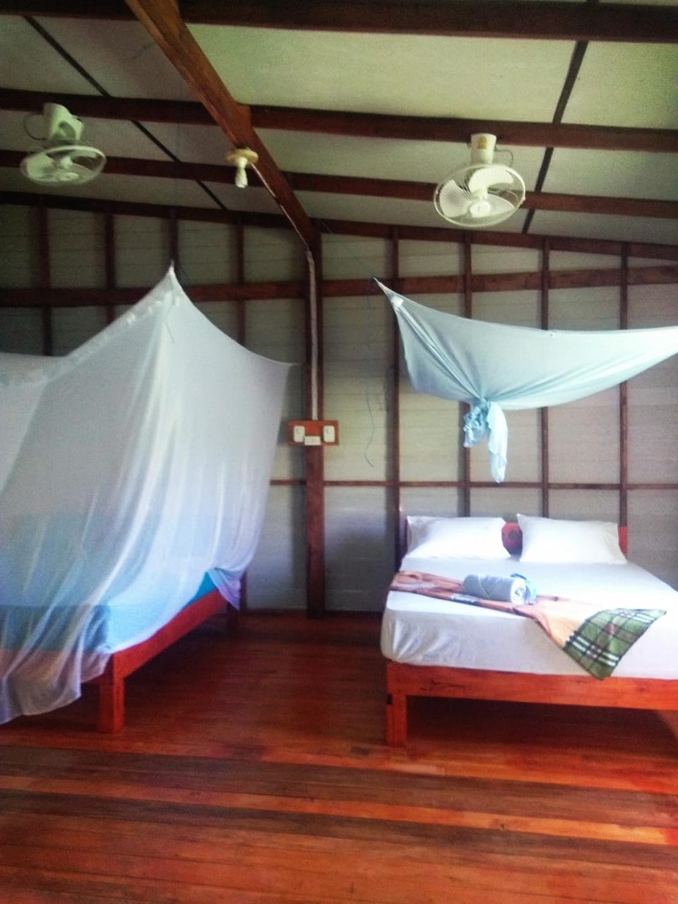 Hutyee Boat Bungalow Resort in Sala Dan