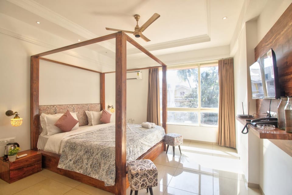 Photo of the whole room, Bedroom