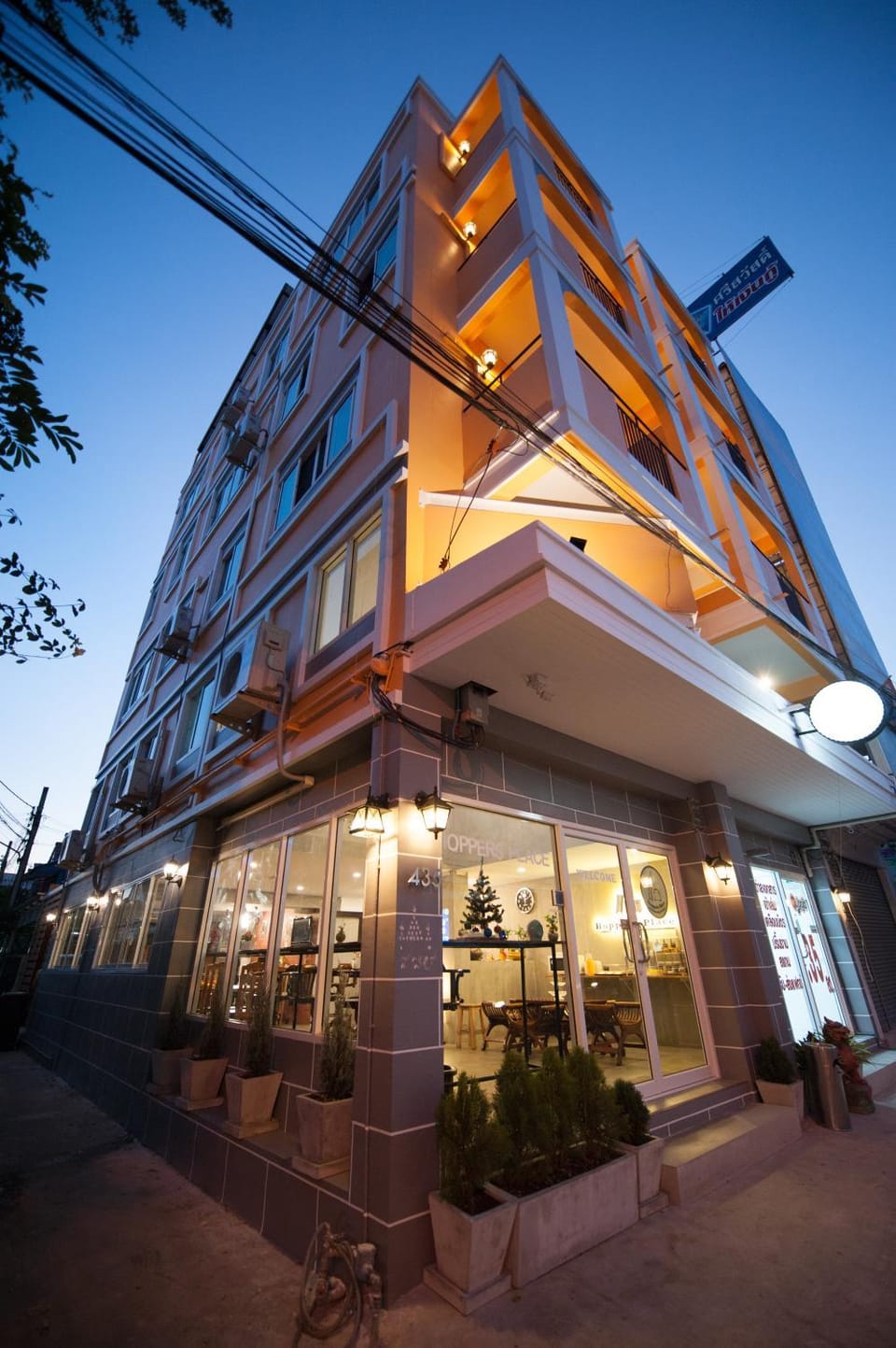 Facade/entrance