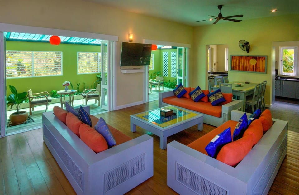 Living room, Seating area, Dining area