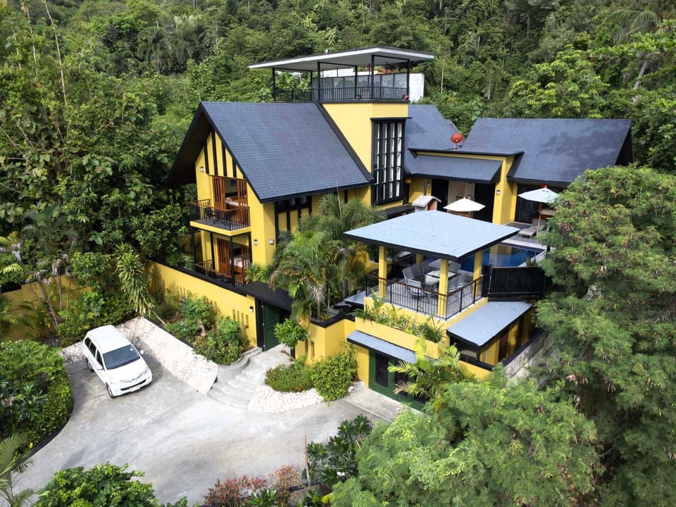 Property building, Natural landscape, Garden, Balcony/Terrace, Swimming pool, Parking