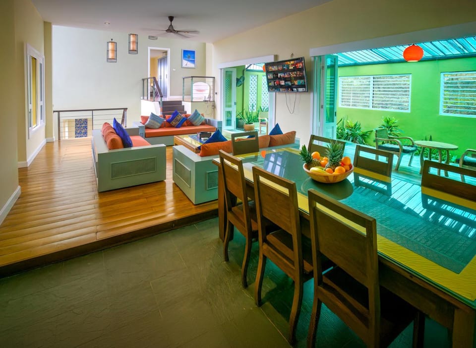 TV and multimedia, Living room, Dining area