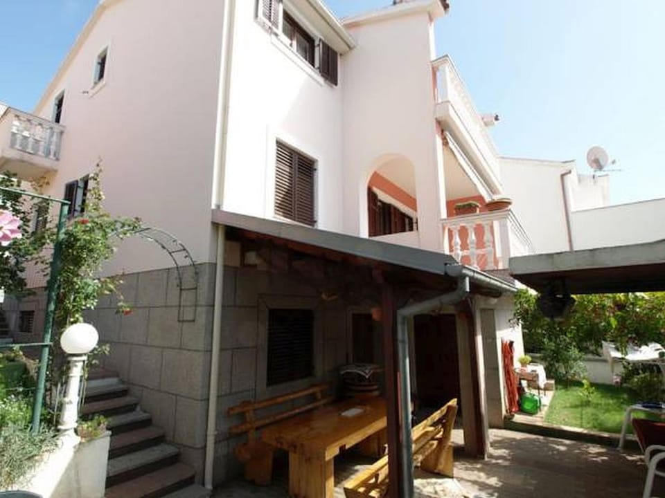 Facade/entrance, BBQ facilities, Garden, Balcony/Terrace