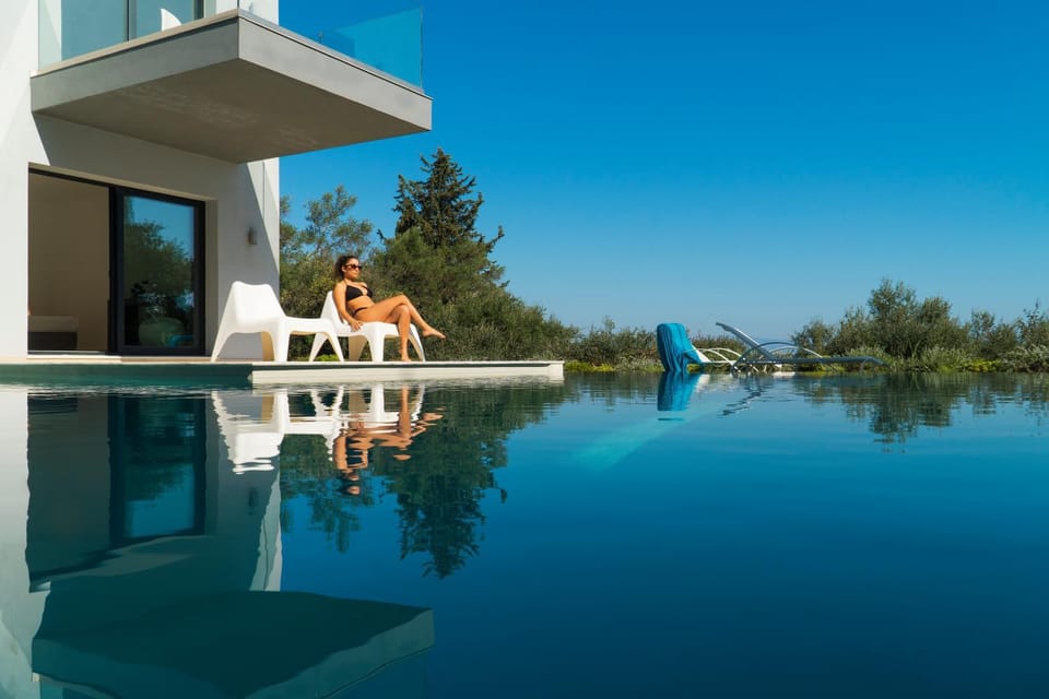 Day, People, Pool view, Swimming pool, sunbed