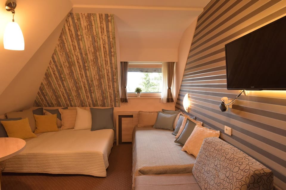 Bed, View (from property/room), Living room, Other, Photo of the whole room, Decorative detail, Bedroom