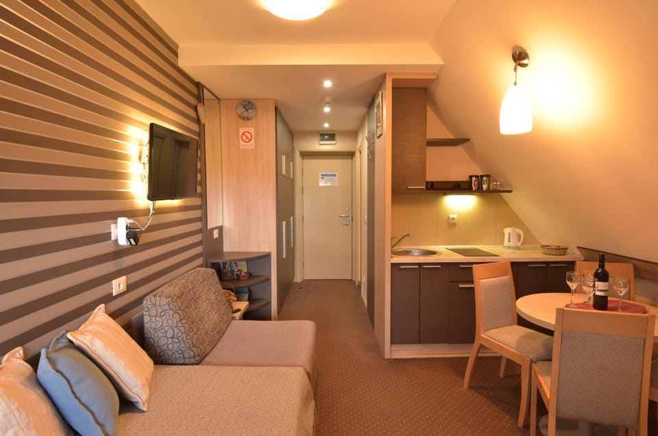 Bed, Coffee/tea facilities, View (from property/room), Kitchen or kitchenette, Living room, Other, Photo of the whole room, Decorative detail, Dining area, Bedroom