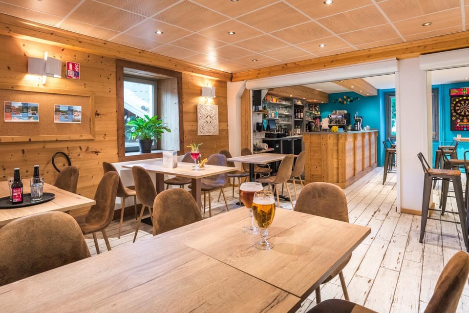 Lounge or bar, Food and drinks, Drinks, Alcoholic drinks, Non alcoholic drinks