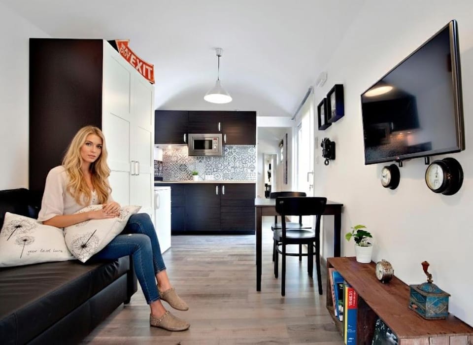 TV and multimedia, Kitchen or kitchenette, Living room, Seating area, Dining area, Evening entertainment