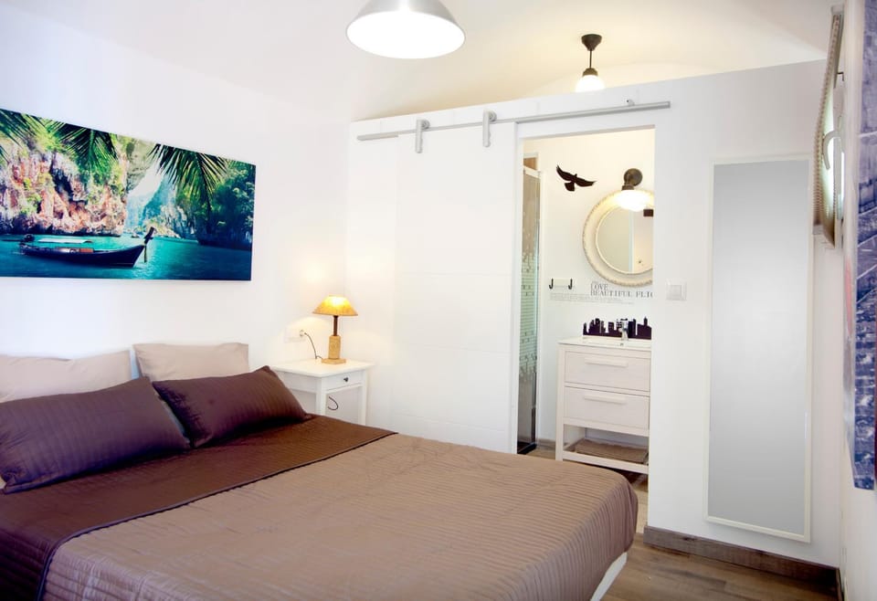 Shower, Toilet, Bathroom, Bedroom