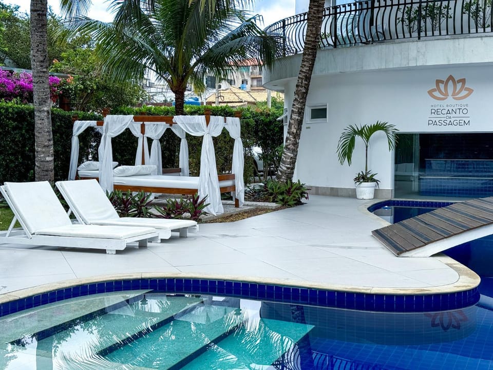 Swimming pool, sunbed