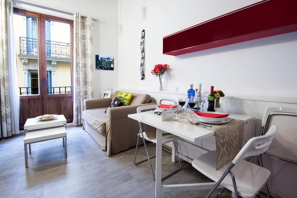 Living room, Photo of the whole room, Seating area, Dining area