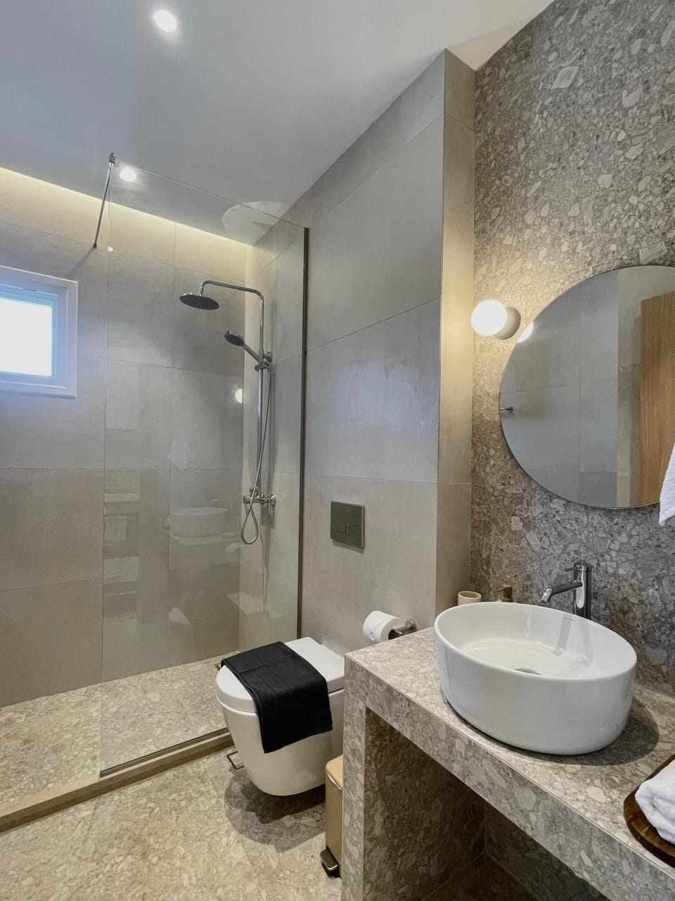 Shower, Toilet, Bathroom, towels